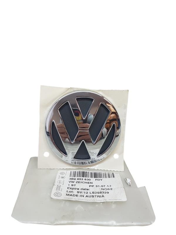 Emblemat Znaczek Volkswagen Passat B5 FL 3B9853630 IDEALPARTS.PL