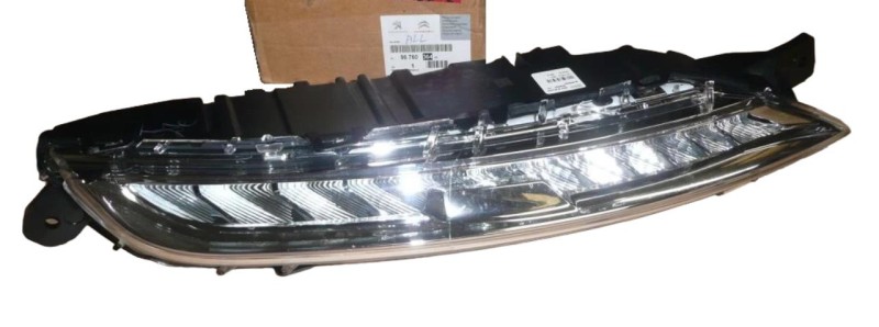 Reflektor Lampa Prawy Przód Citroen C4 Picasso II 9833403980