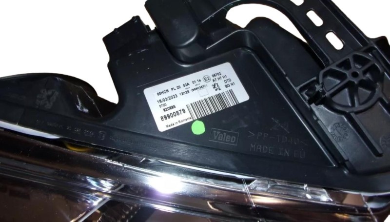 Reflektor Lampa Prawy Przód Peugeot 207 620695